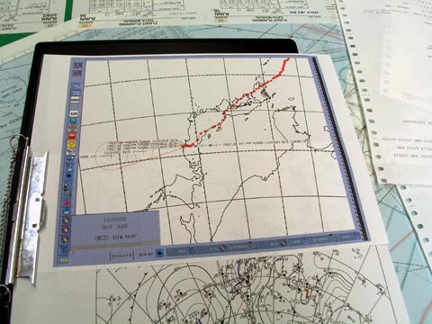 台風経路図と地上天気図