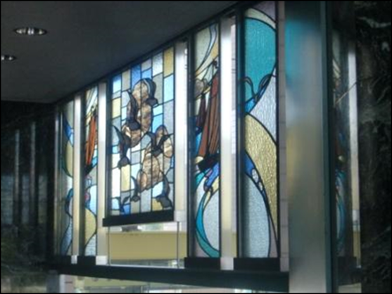 旧神戸海洋気象台庁舎の面影を現在に伝えるステンドグラス