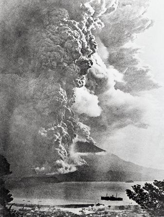 桜島大正噴火写真(鹿児島県立博物館所蔵)