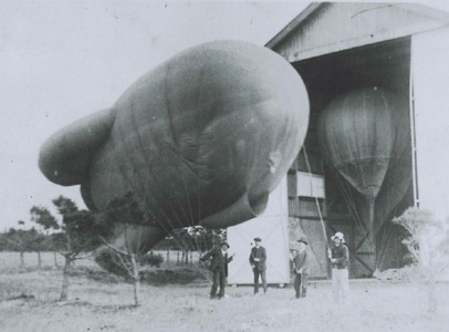 係留気球による観測の写真
