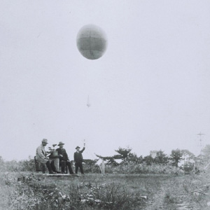 探測気球よる観測の写真