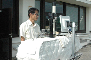 ドブソン分光光度計によるオゾン観測の写真