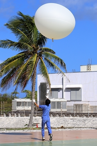 観測機器の飛揚時の様子