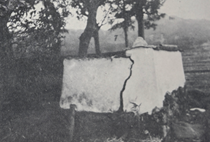 当麻村（現葛城市）今在家、神社の塀損傷の写真