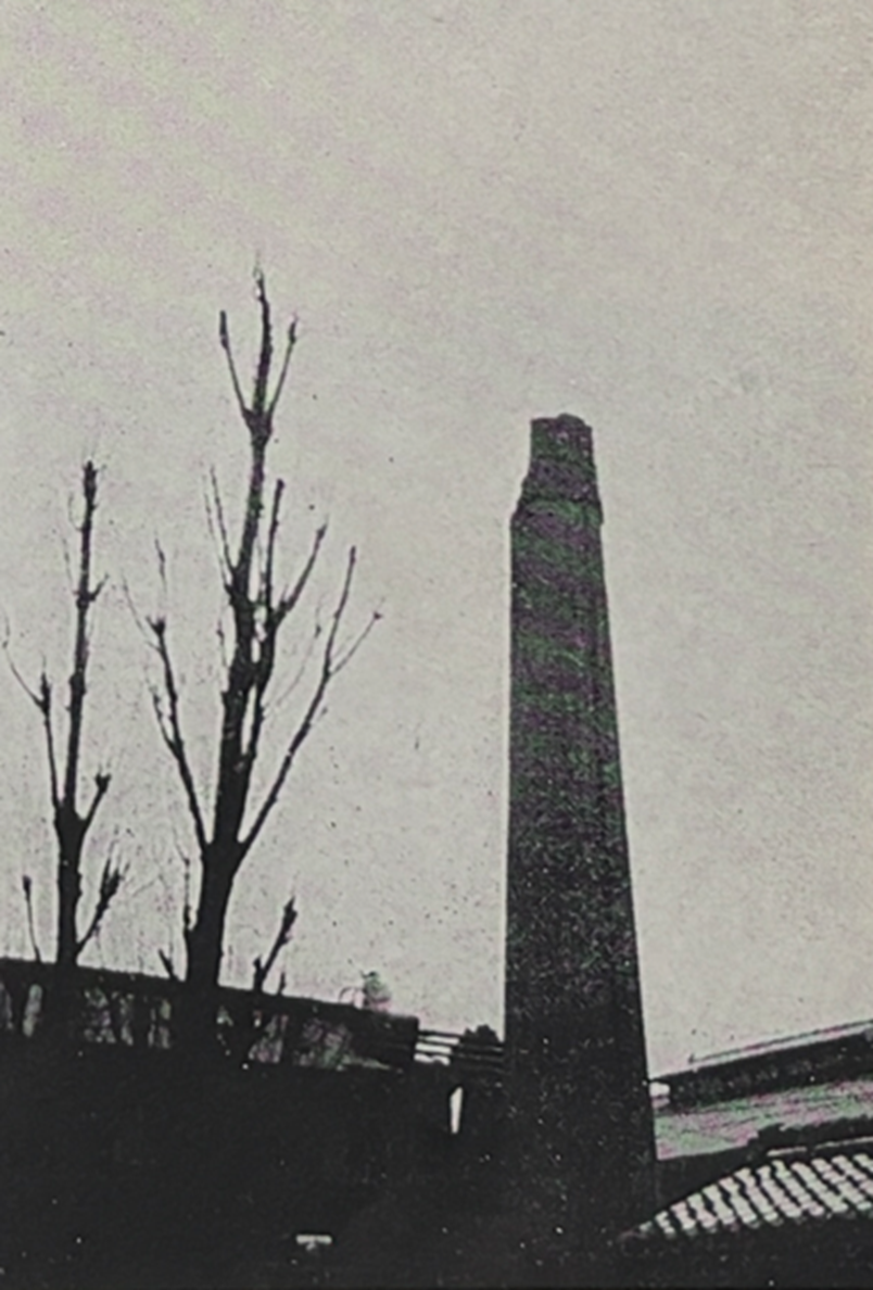 奈良県磯城郡川西村(現川西町)梅戸の膠工場の煙突(基部の径2.4m,高さ約21m)上部の破損