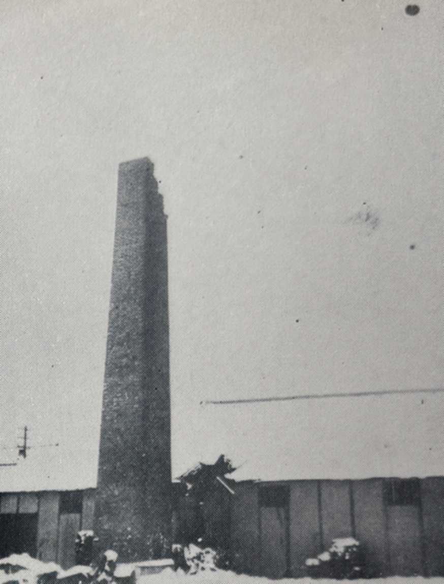 高田町元煙草工場煙突折損