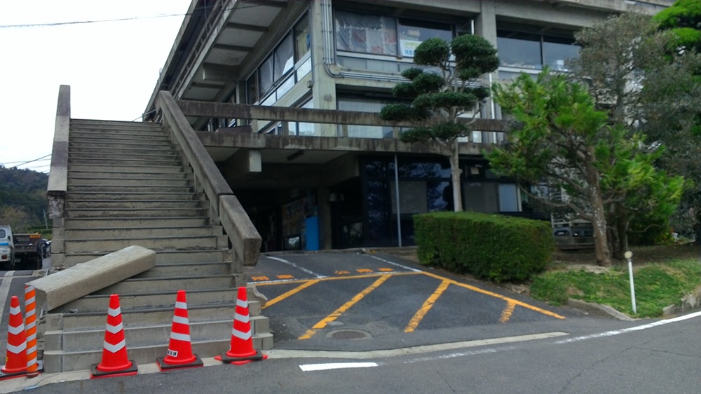 石階段の手すり落下（倉吉市）